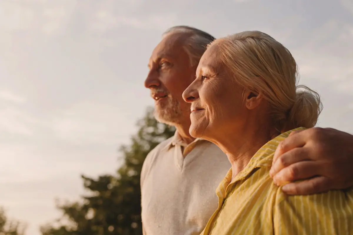 Older couple at sunset representing sundowning in seniors and late-day agitation